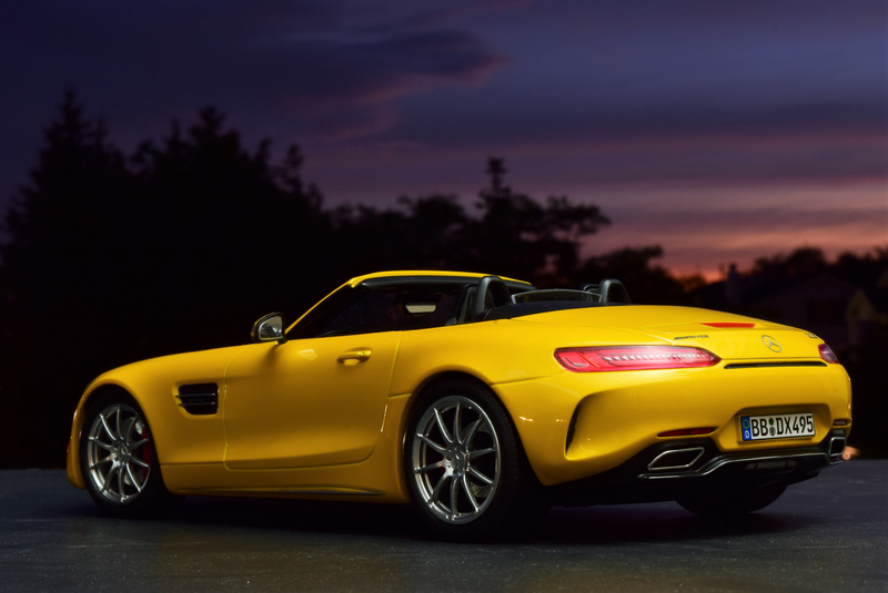 Illustration for article titled Diecasts After Dark: BMW Z8 or AMG GTC?